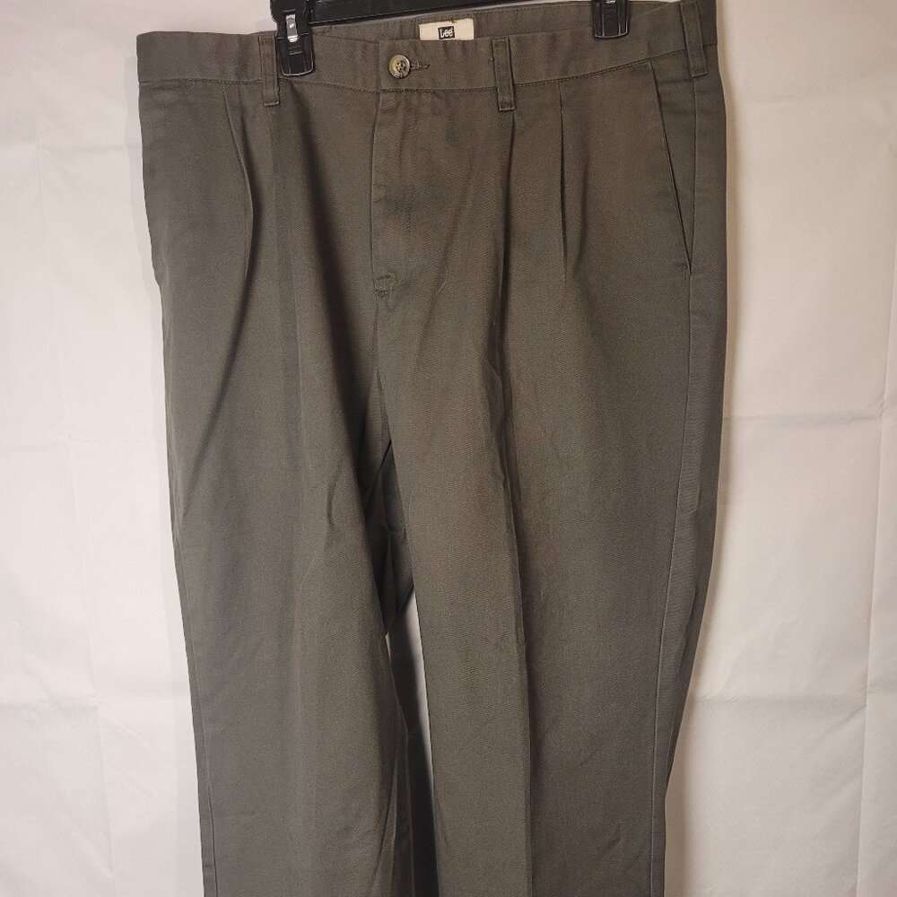 Men's Lee Never Iron Relaxed Fit Front Pleated Slacks Gray Pants Size 38x30